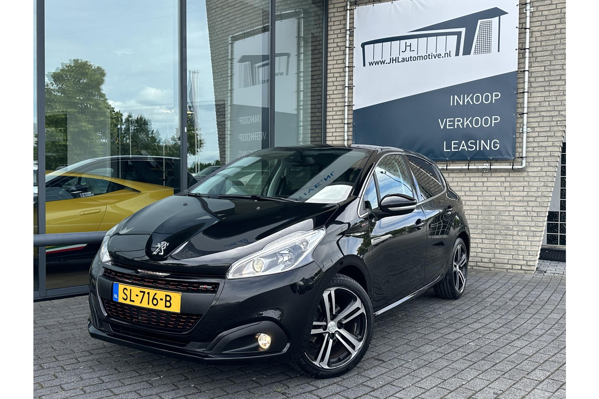 Peugeot 208 1.2 PureTech GT-line*CAMERA*CRUISE*ECC*CARPLAY*LM*